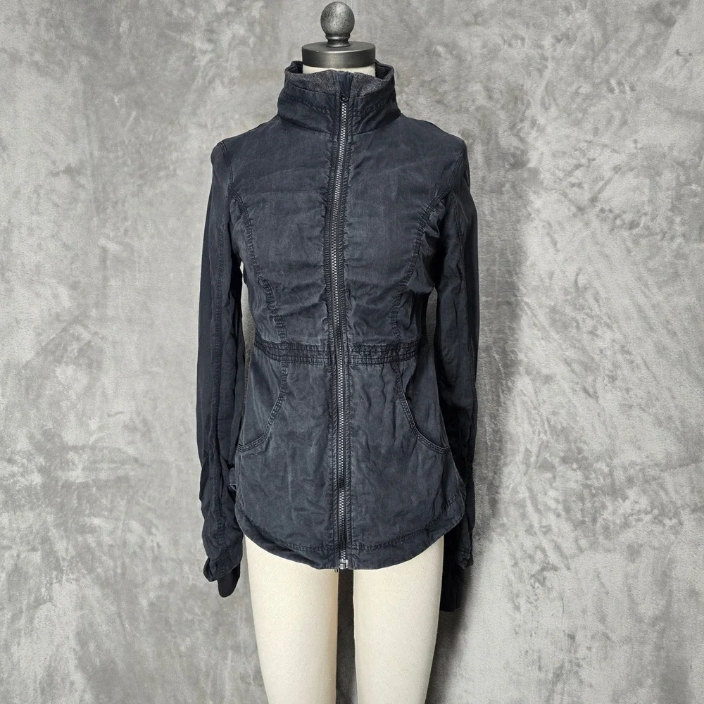 Lululemon Reversible Women Size 4‎ Black Full Zip Jacket Athleisure Workout Gym